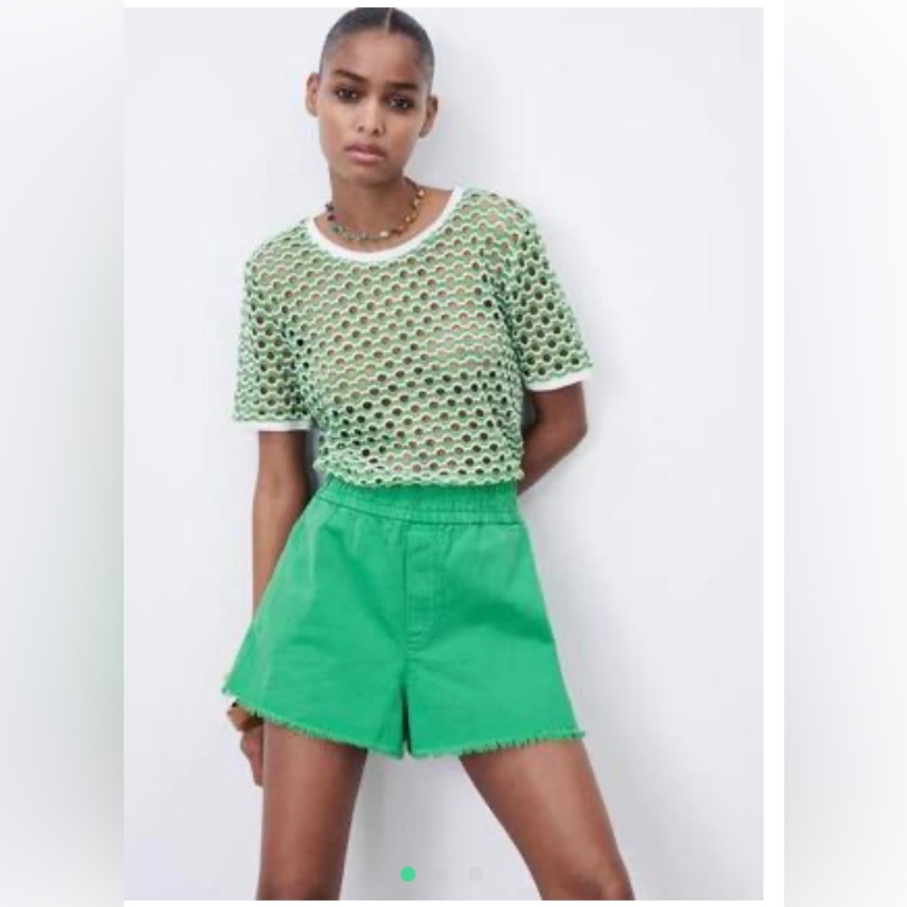 Zara solid color short green size XS